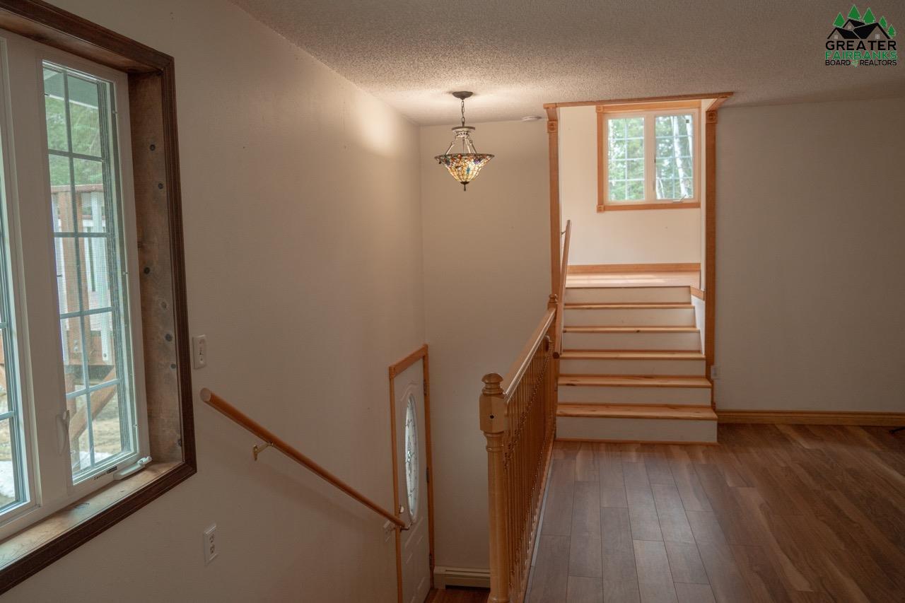 7049 SWEREN LOOP