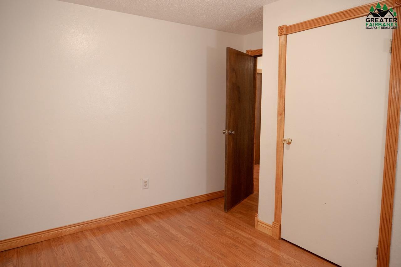 7049 SWEREN LOOP