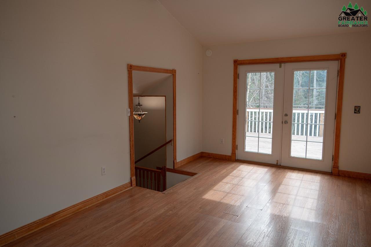 7049 SWEREN LOOP