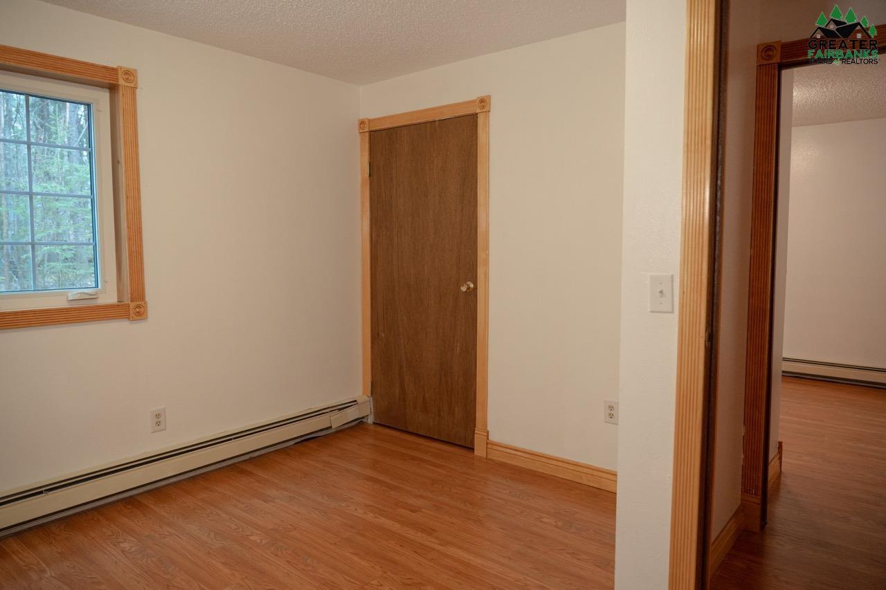7049 SWEREN LOOP