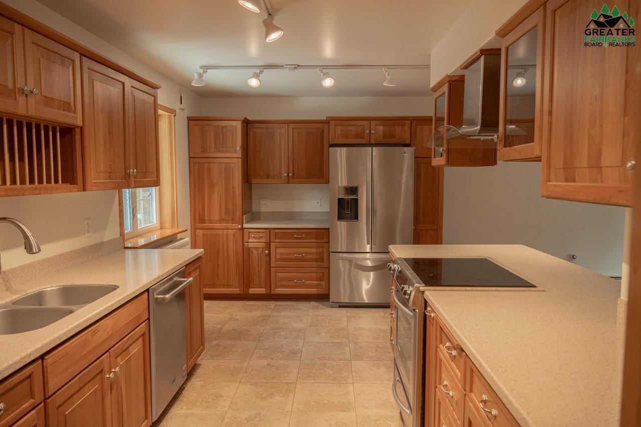7049 SWEREN LOOP