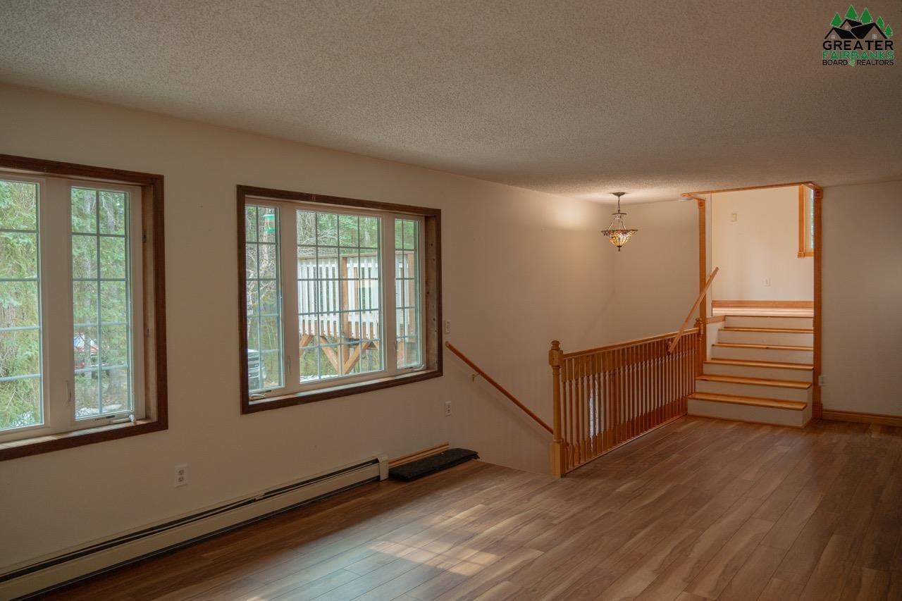 7049 SWEREN LOOP