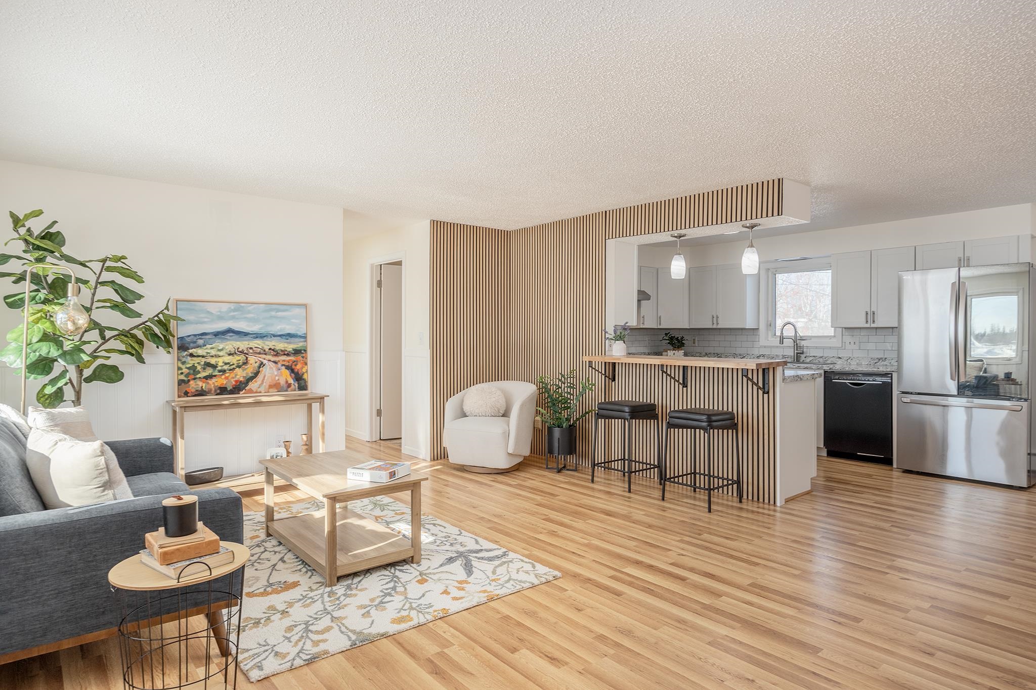107 E 8TH AVENUE