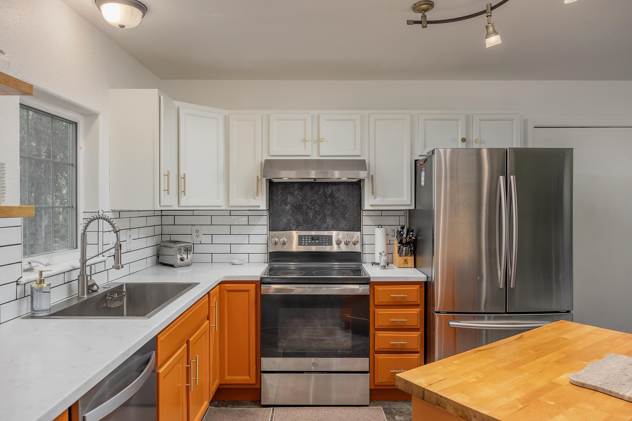 2354 SUNFLOWER LOOP