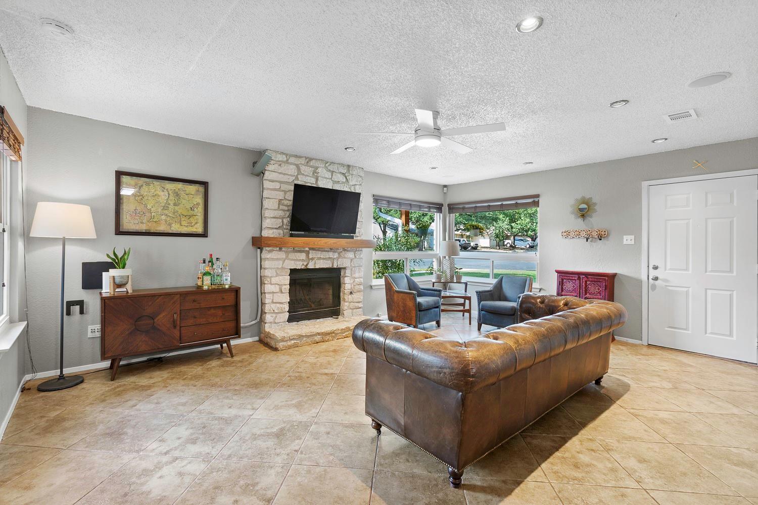 2715 Wilcrest DR