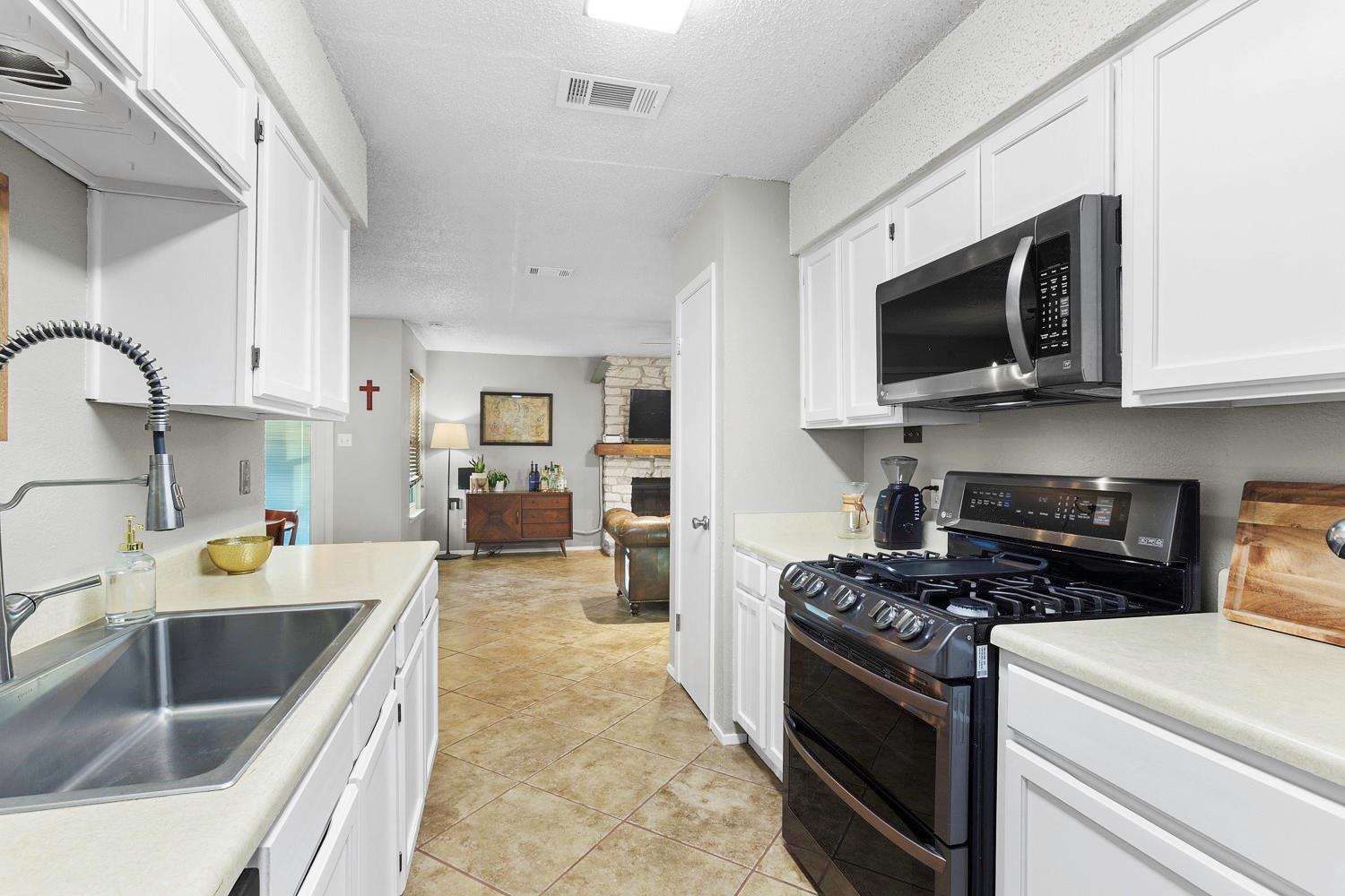 2715 Wilcrest DR