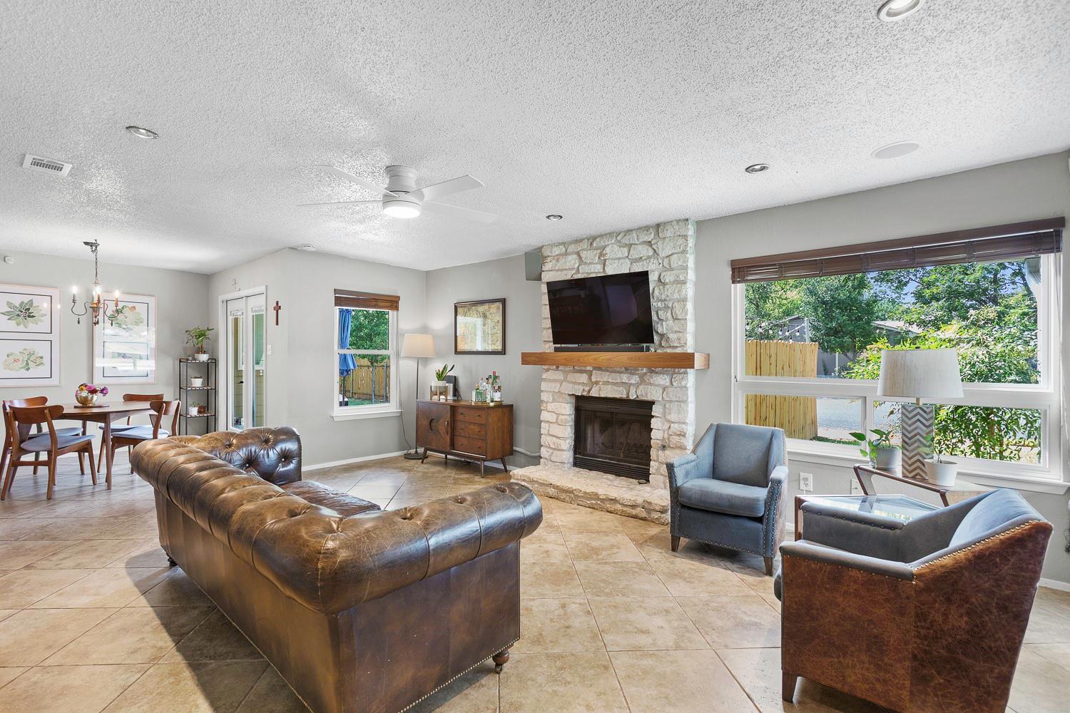 2715 Wilcrest DR