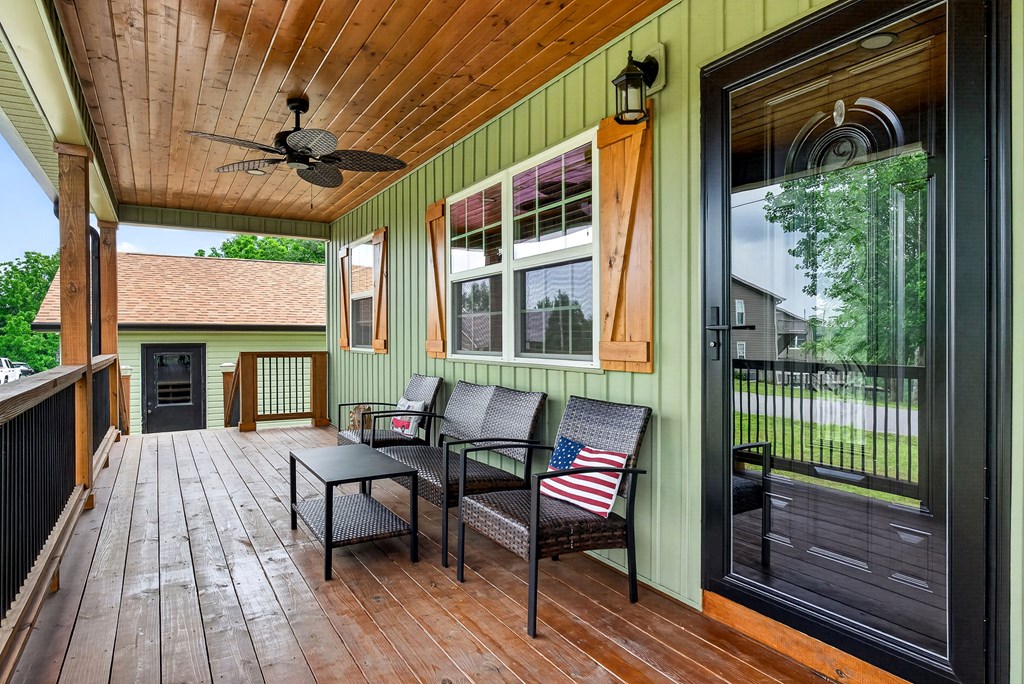 240 Dillon Ln