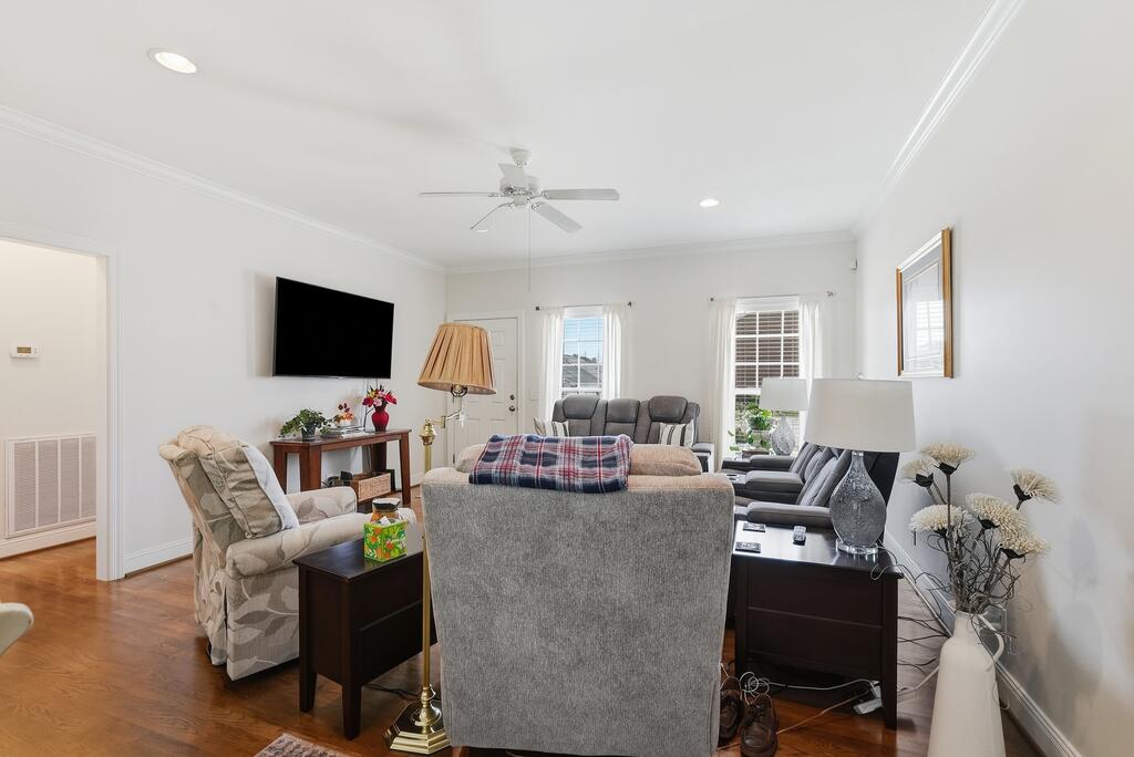 124 St James Place