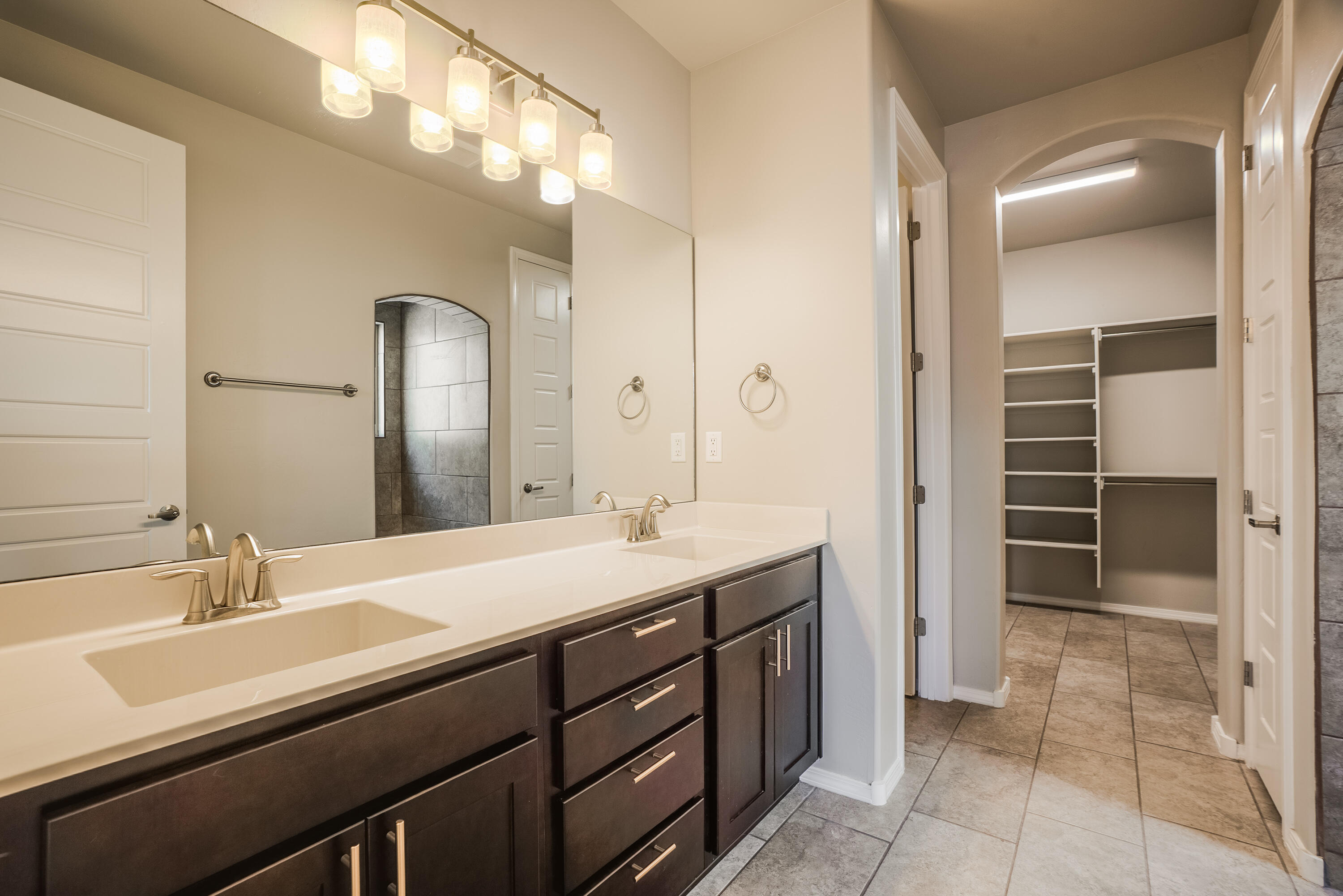 6858 Cleary Loop NE