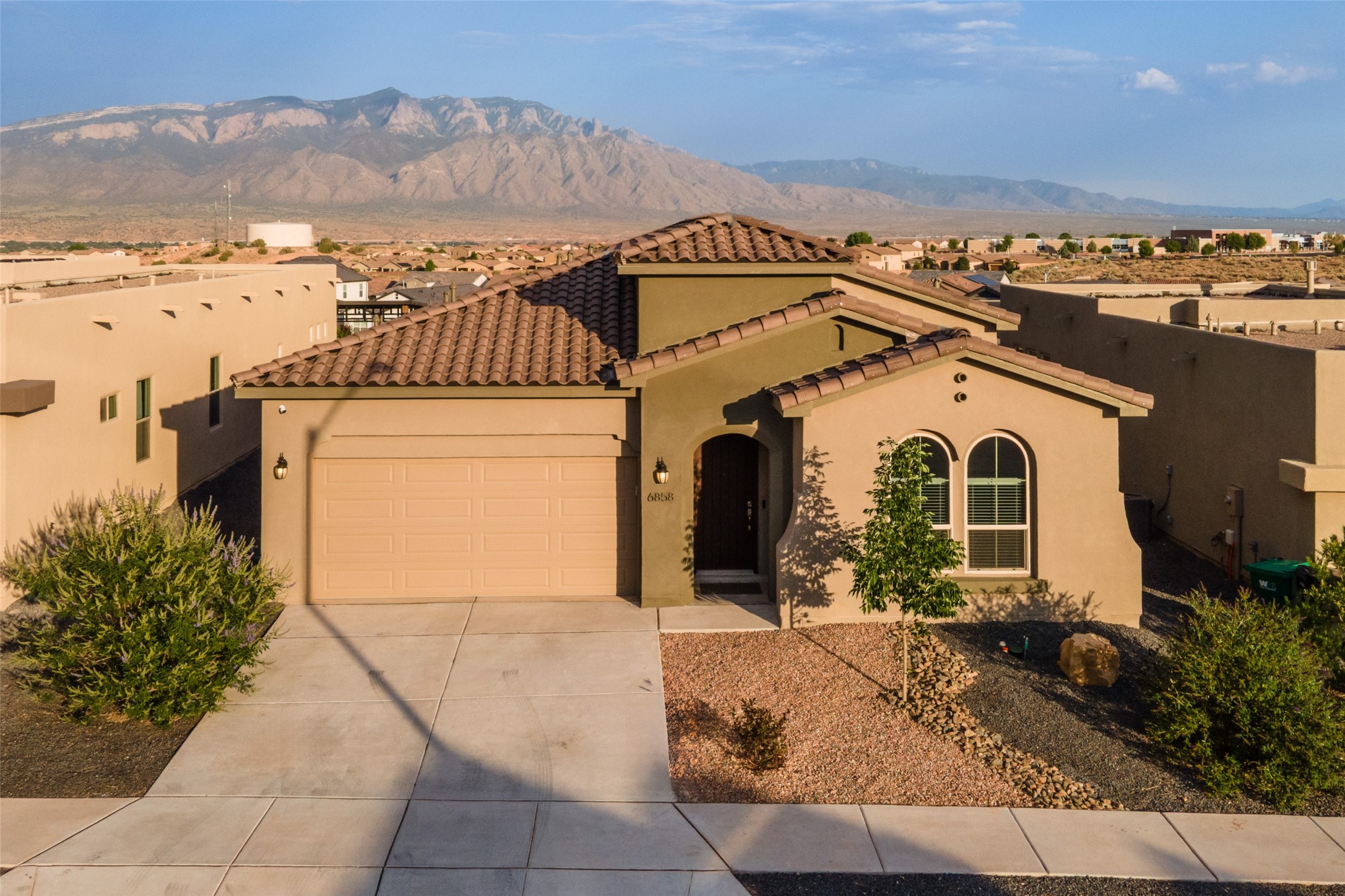 6858 Cleary Loop NE