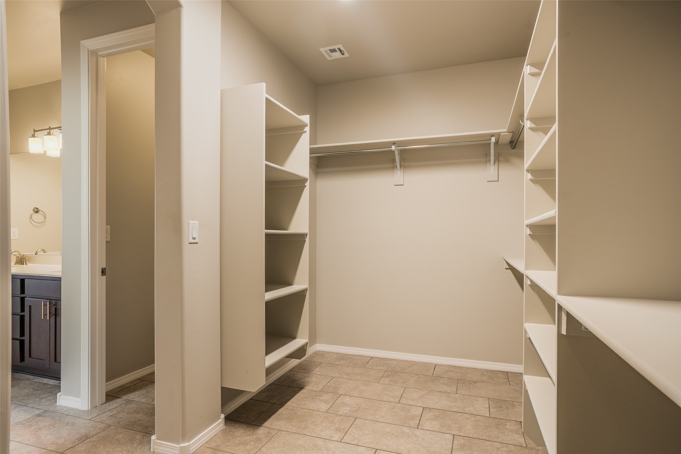 6858 Cleary Loop NE