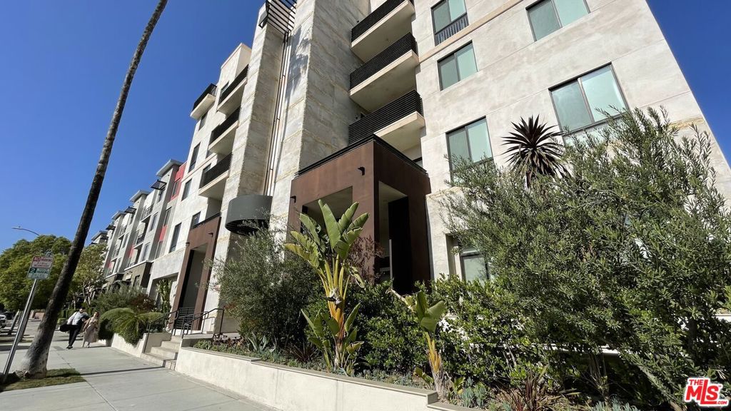 118 S Kenwood Street 302