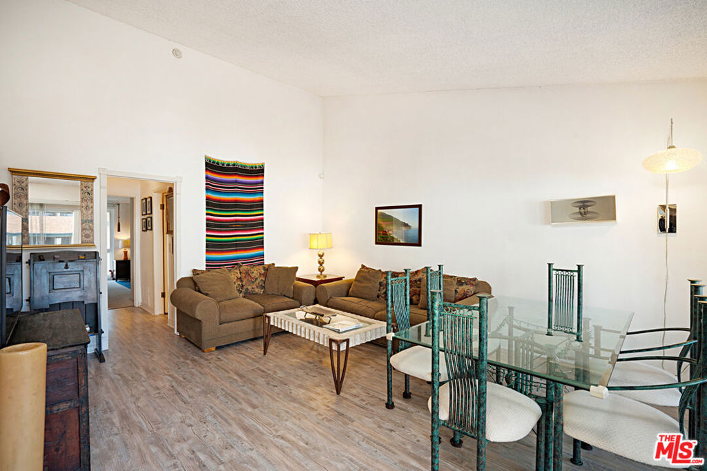 822 Camino Real 202