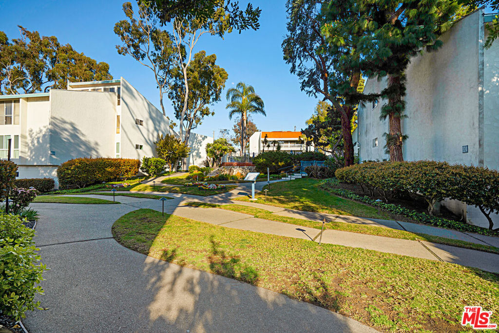 822 Camino Real 202