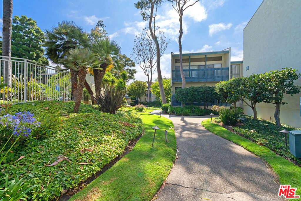 822 Camino Real 202