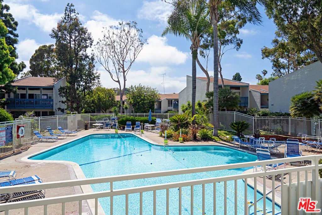 822 Camino Real 202