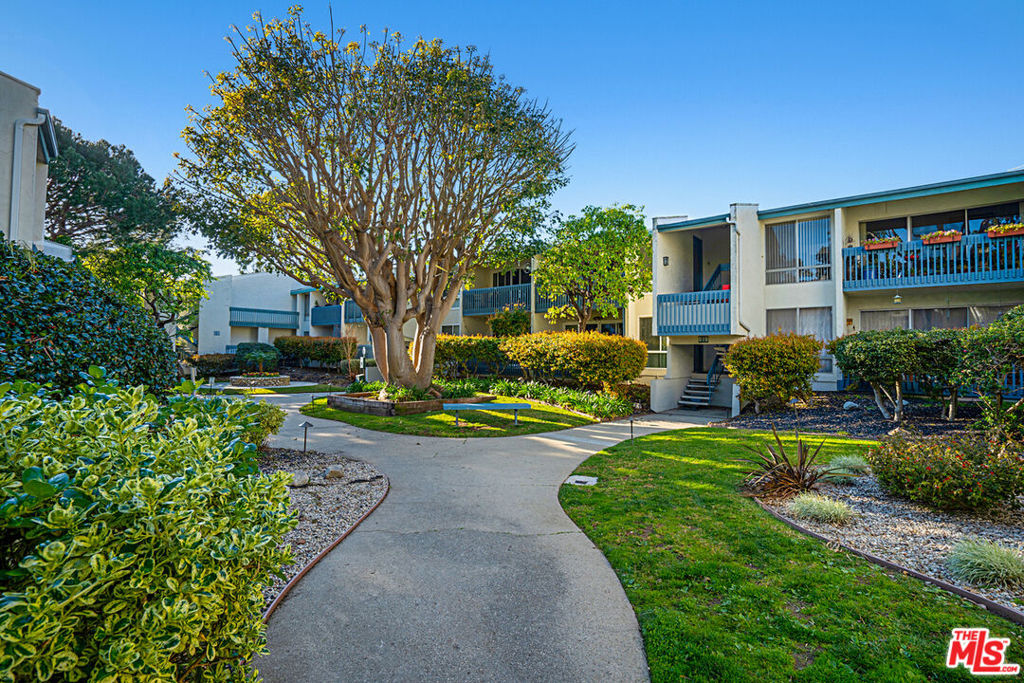 822 Camino Real 202