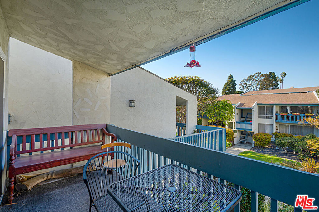 822 Camino Real 202