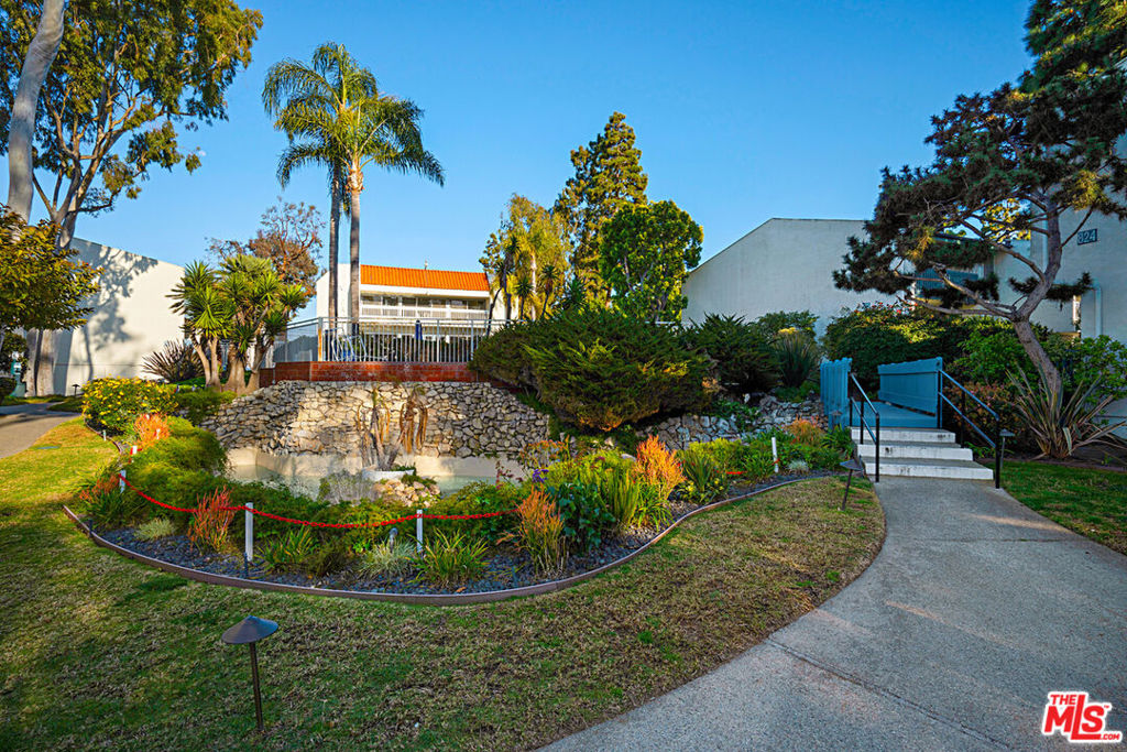 822 Camino Real 202