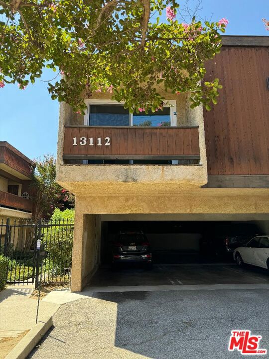 13112 Moorpark Street 1