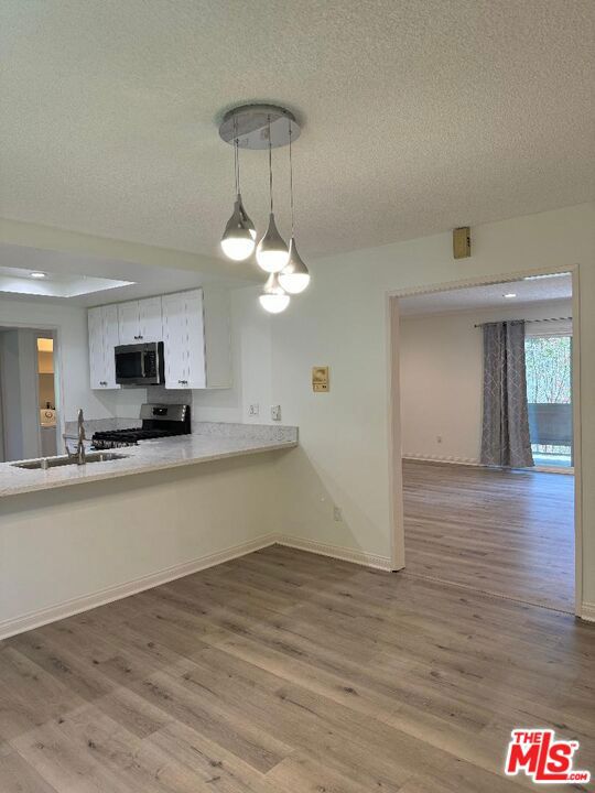 13112 Moorpark Street 1