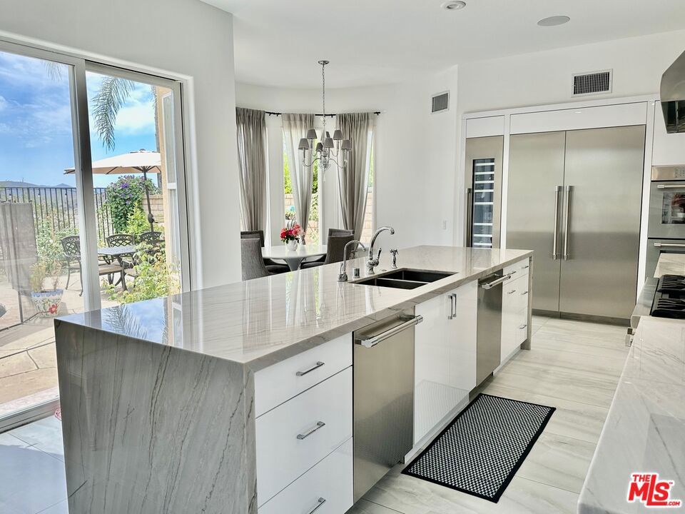 6076 Alexandra Court