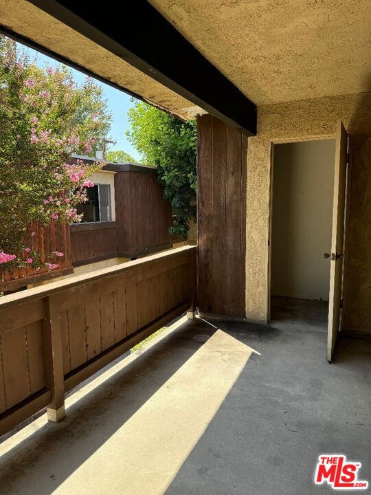 13112 Moorpark Street 1