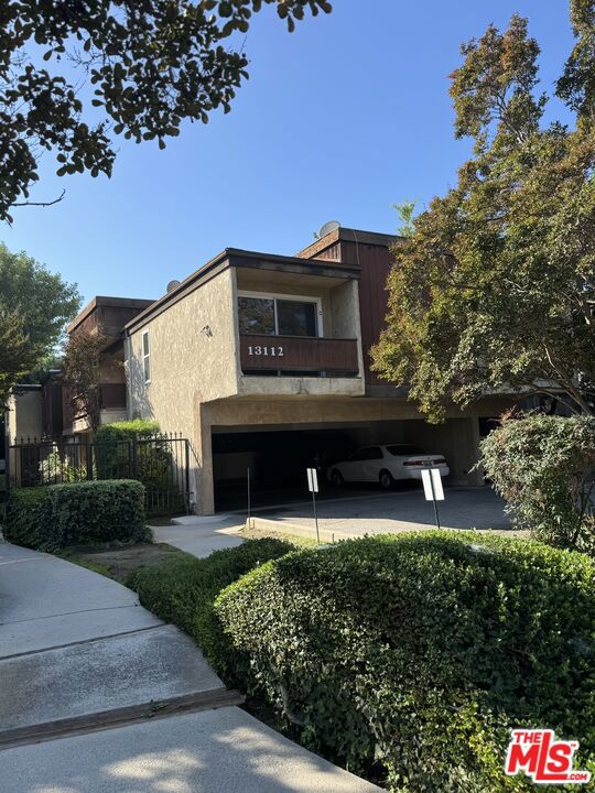 13112 Moorpark Street 1