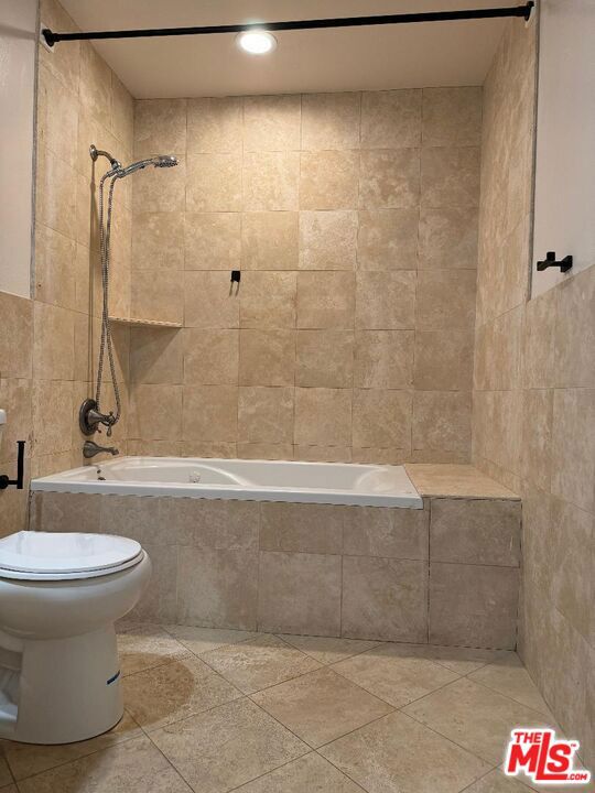 13112 Moorpark Street 1