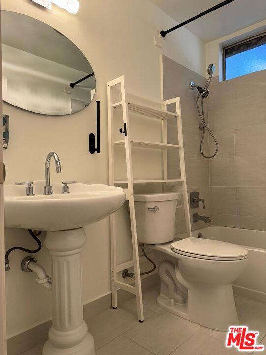 13112 Moorpark Street 1