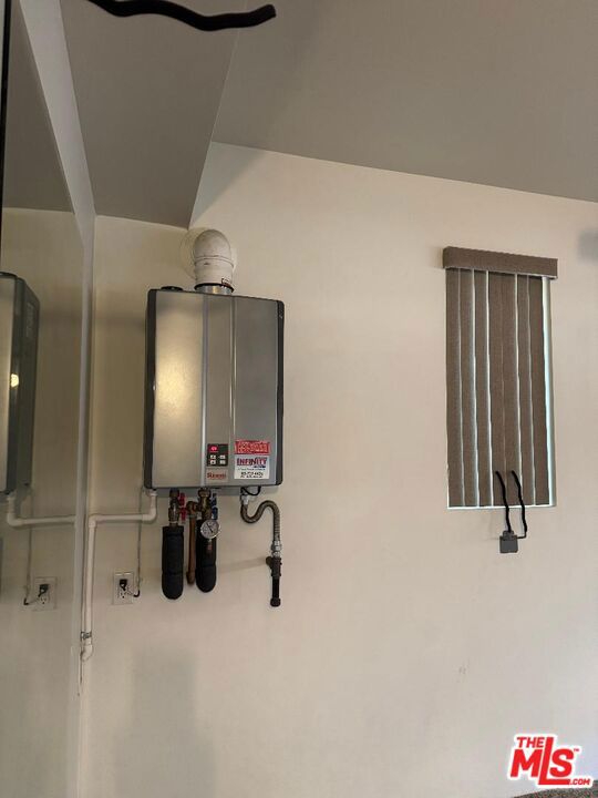 23212 W Canterbury Way