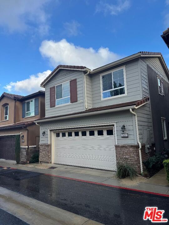 23212 W Canterbury Way