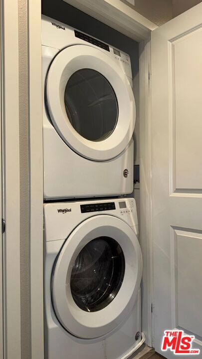 23212 W Canterbury Way