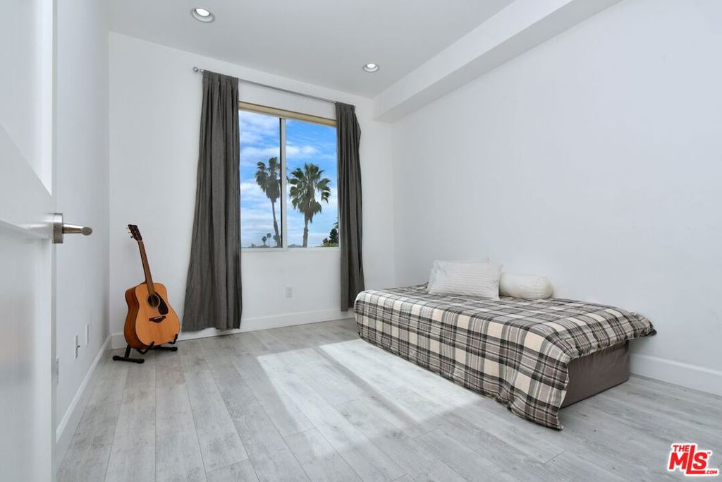 118 S Kenwood Street 305