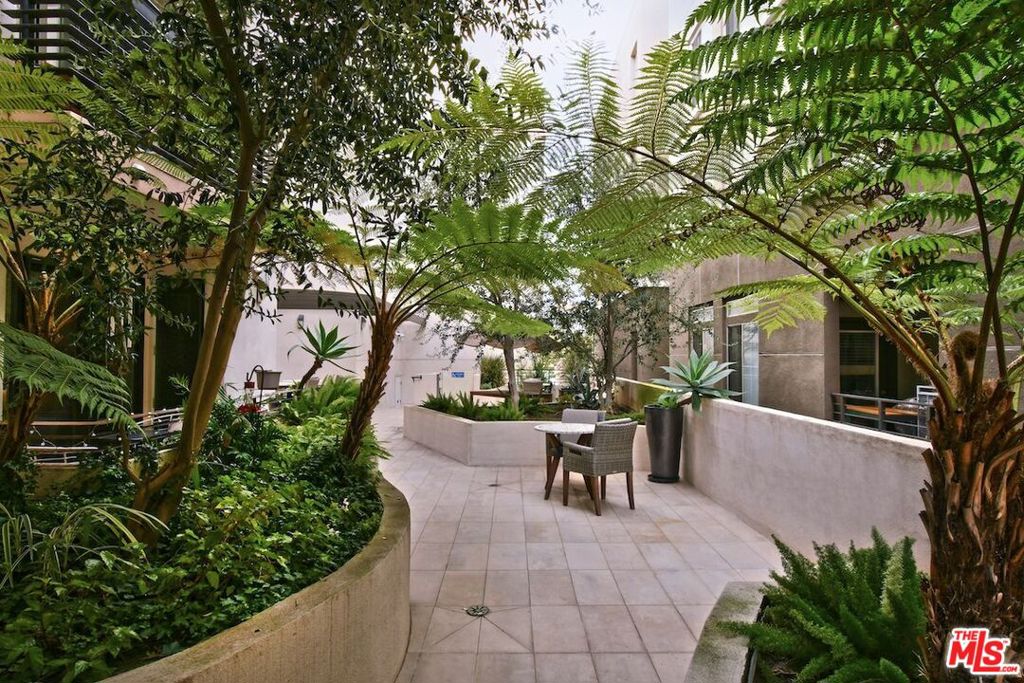 118 S Kenwood Street 305