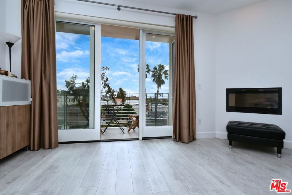 118 S Kenwood Street 305