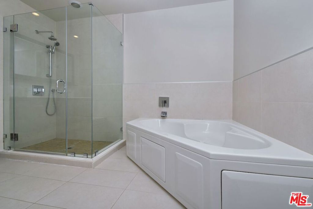 118 S Kenwood Street 305