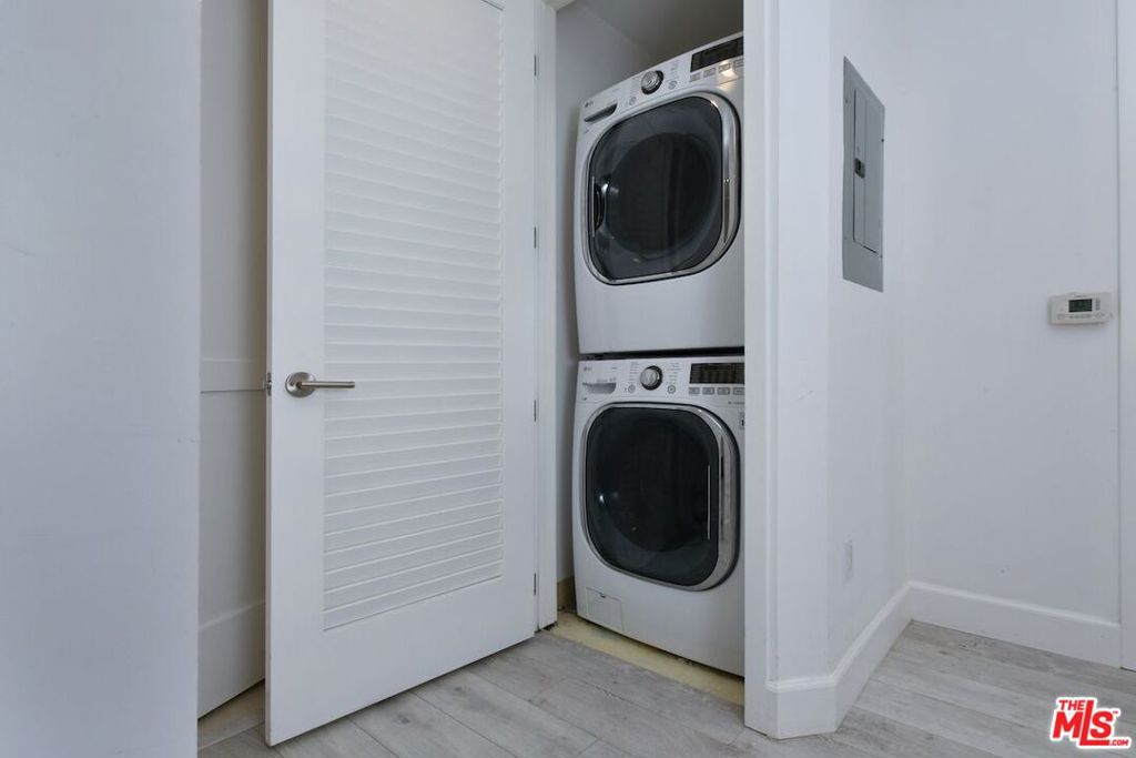 118 S Kenwood Street 305