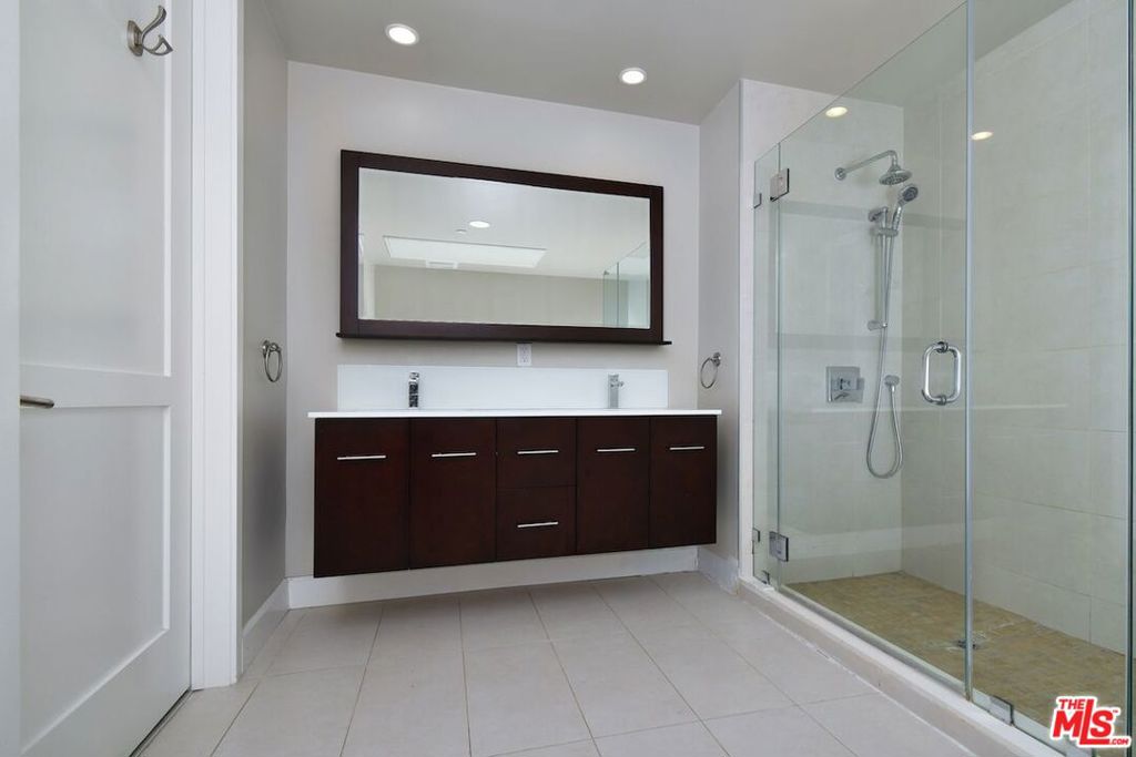 118 S Kenwood Street 305