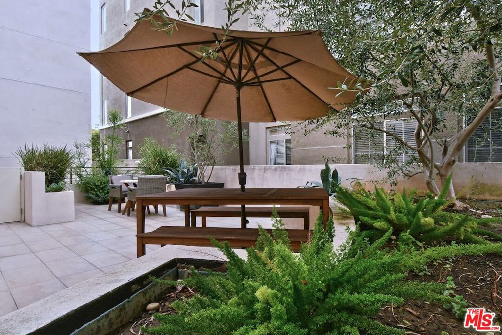 118 S Kenwood Street 305