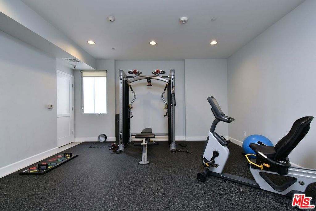 118 S Kenwood Street 305