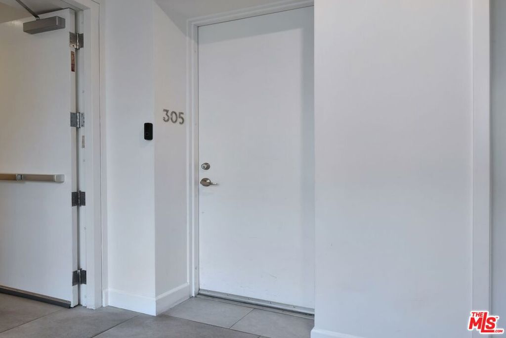 118 S Kenwood Street 305