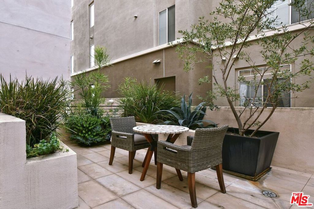 118 S Kenwood Street 305