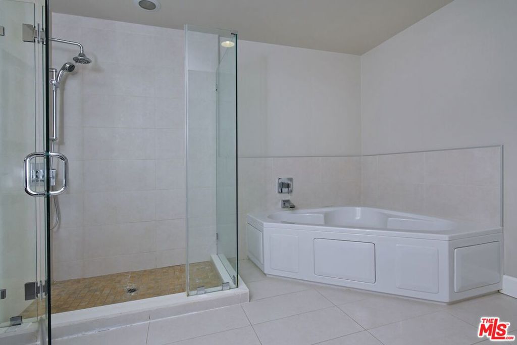 118 S Kenwood Street 305