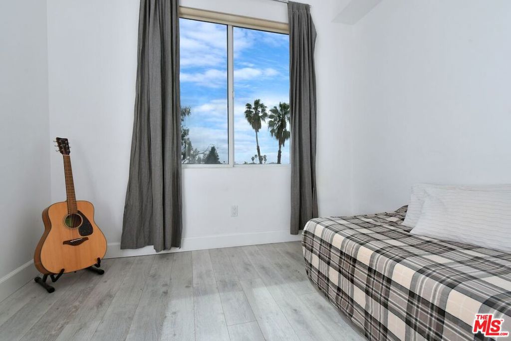 118 S Kenwood Street 305