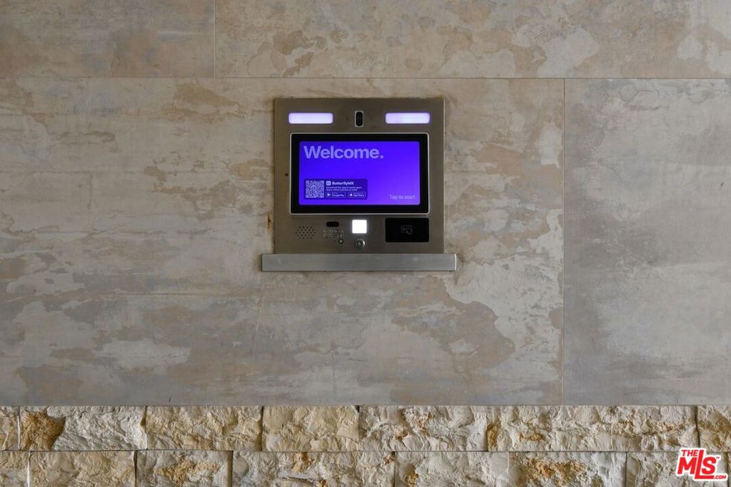 118 S Kenwood Street 305