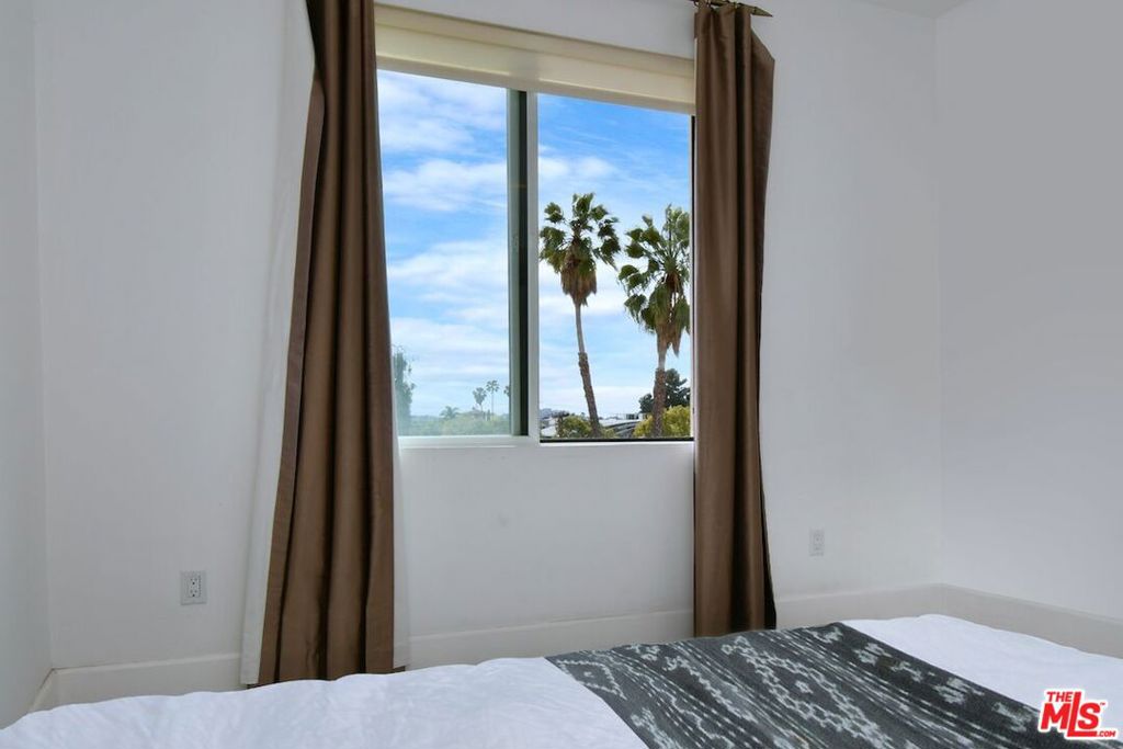 118 S Kenwood Street 305