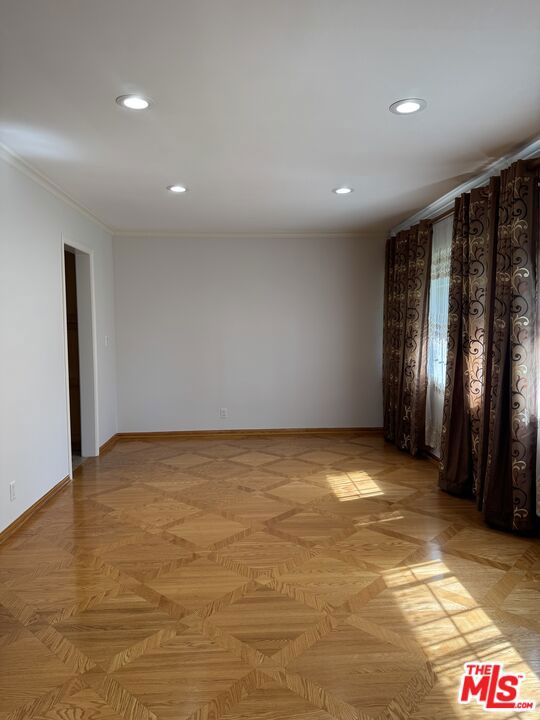 5412 Hazeltine Avenue