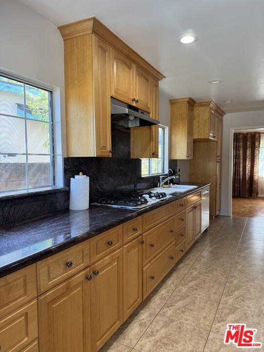 5412 Hazeltine Avenue